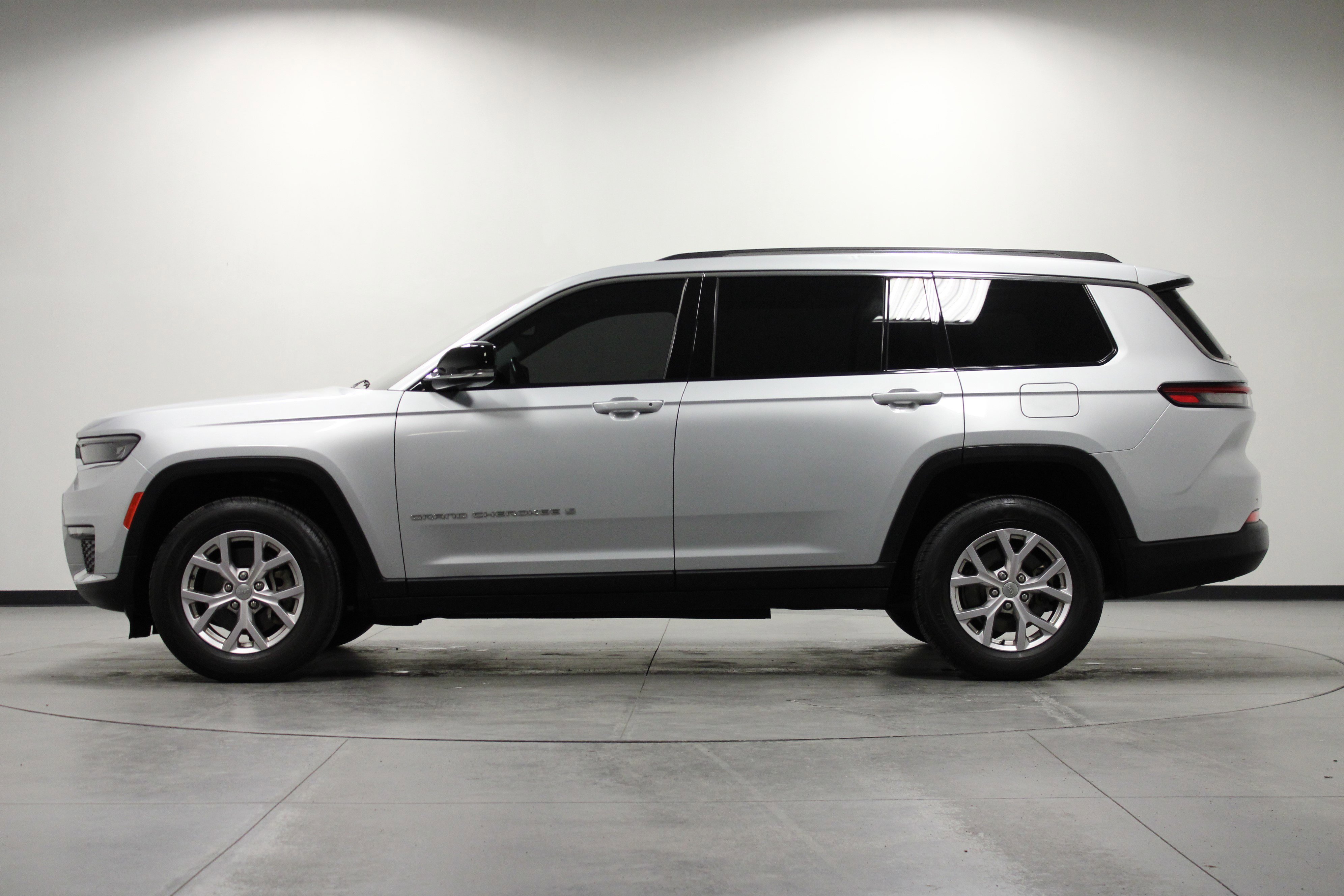 Used 2021 Jeep Grand Cherokee L Limited AWD/4WD image 7