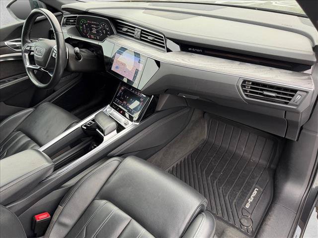Used 2019 Audi e-tron Prestige w/ Prestige Package AWD/4WD image 25