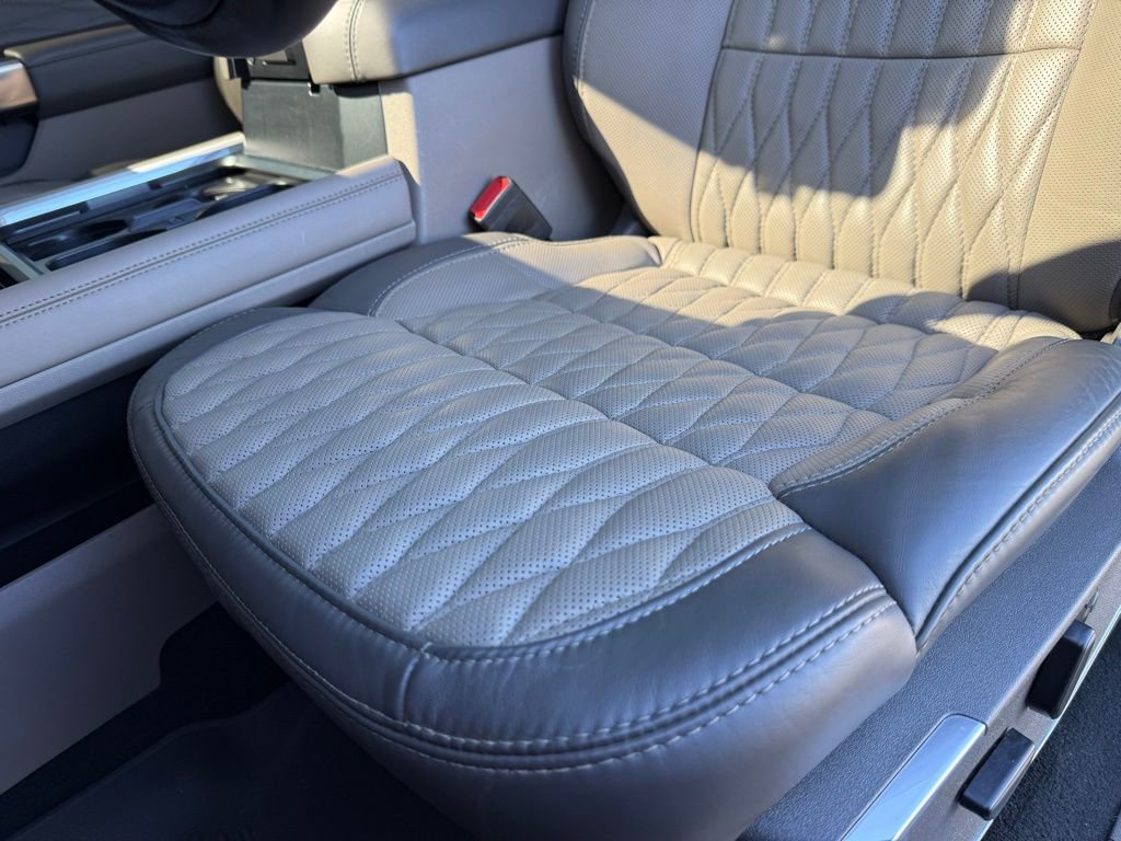 Used 2025 Ford F250 Platinum w/ Platinum Plus Package image 24