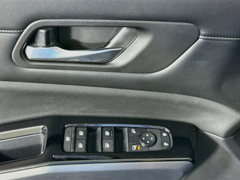Used 2022 Nissan Pathfinder SL AWD/4WD image 23
