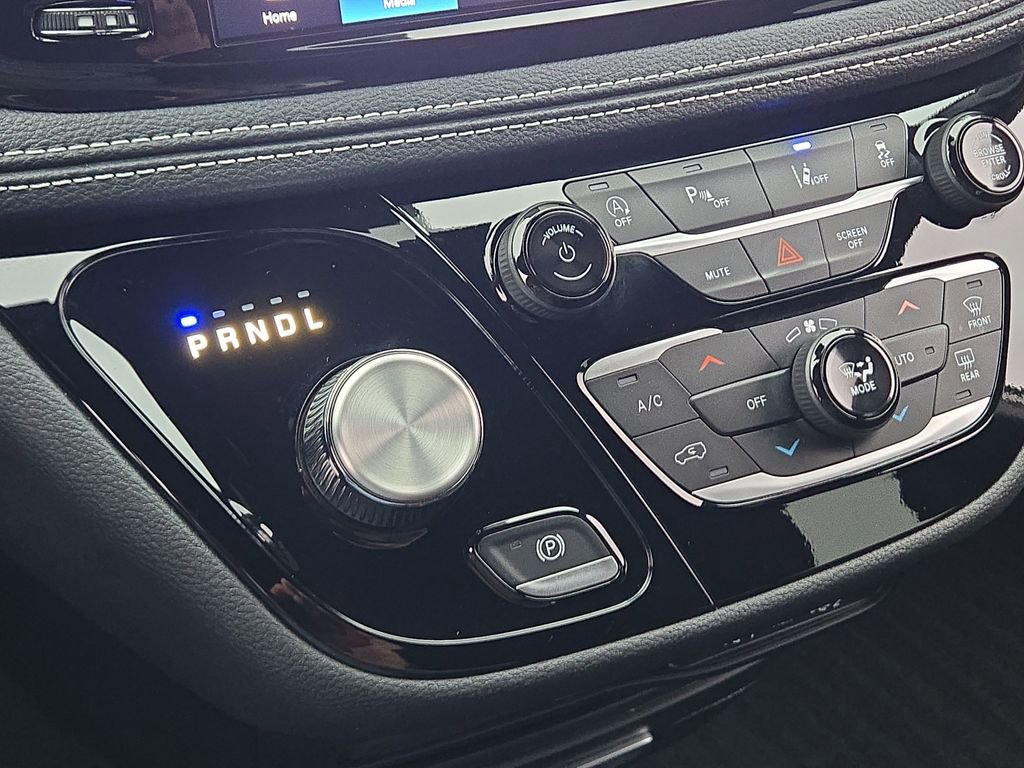Used 2024 Chrysler Pacifica Touring image 26
