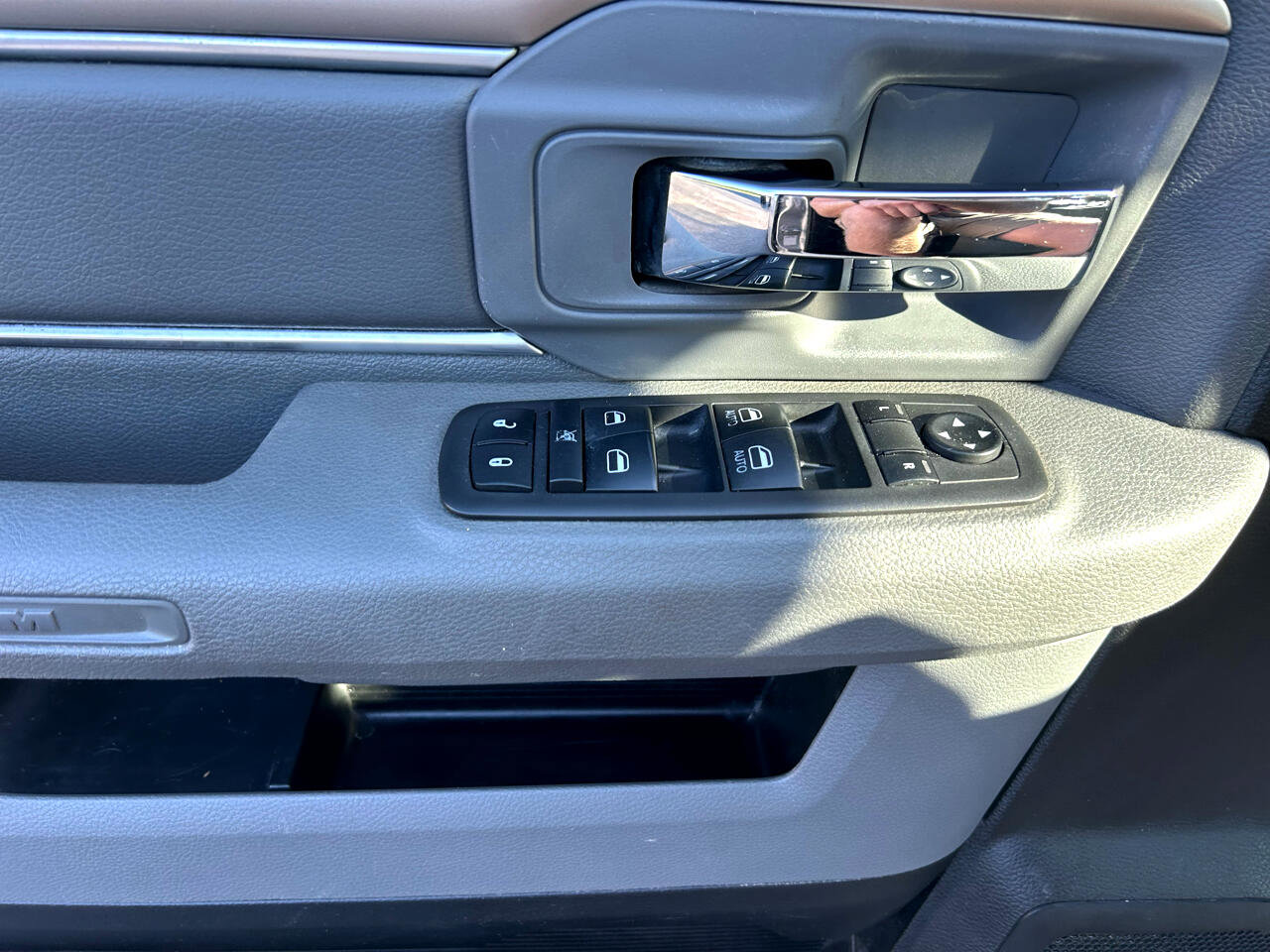 Used 2018 RAM 1500 Classic SLT image 11