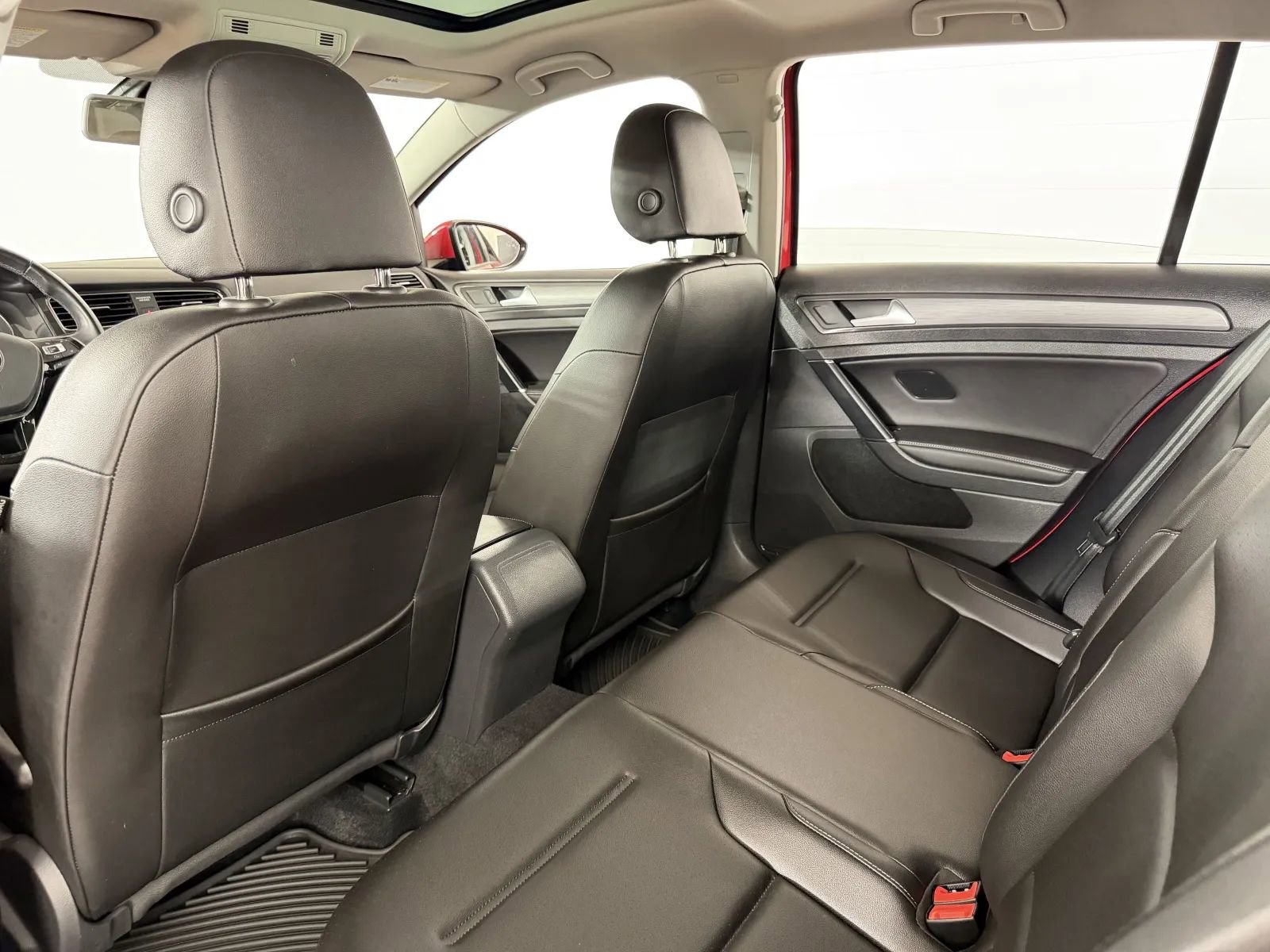 Used 2018 Volkswagen Golf SE FWD image 26