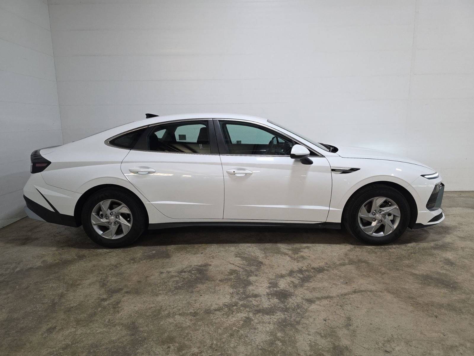 Used 2025 Hyundai Sonata SE image 4