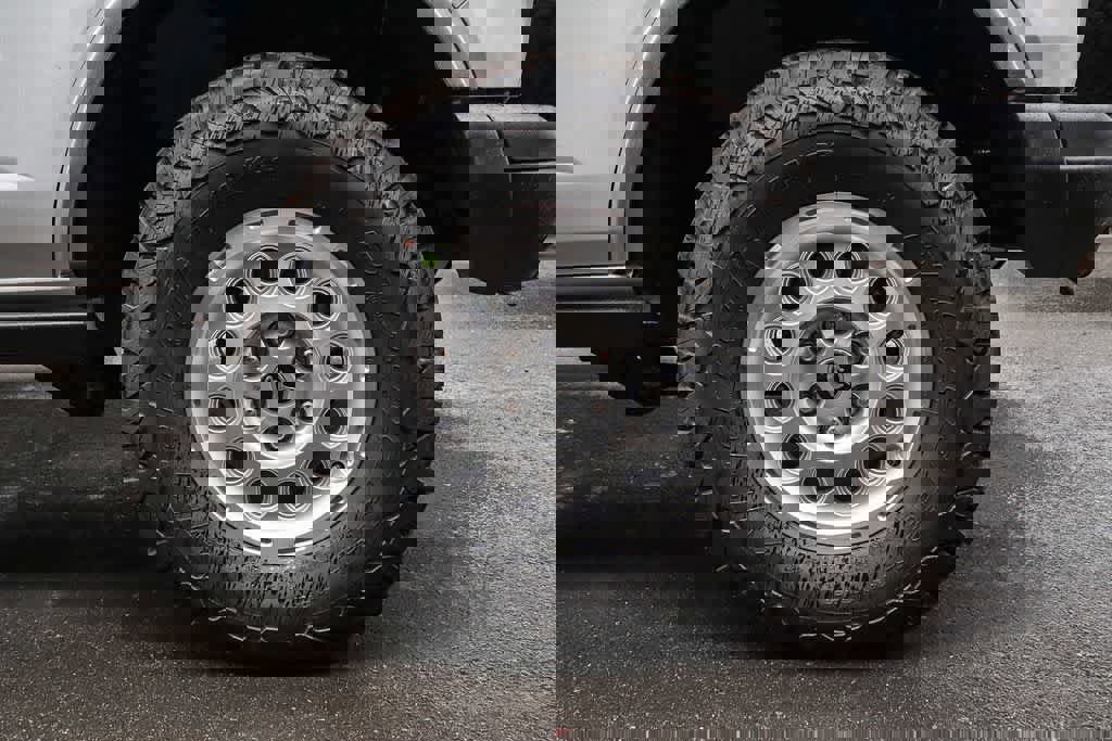 New 2025 Ford Bronco Badlands image 8