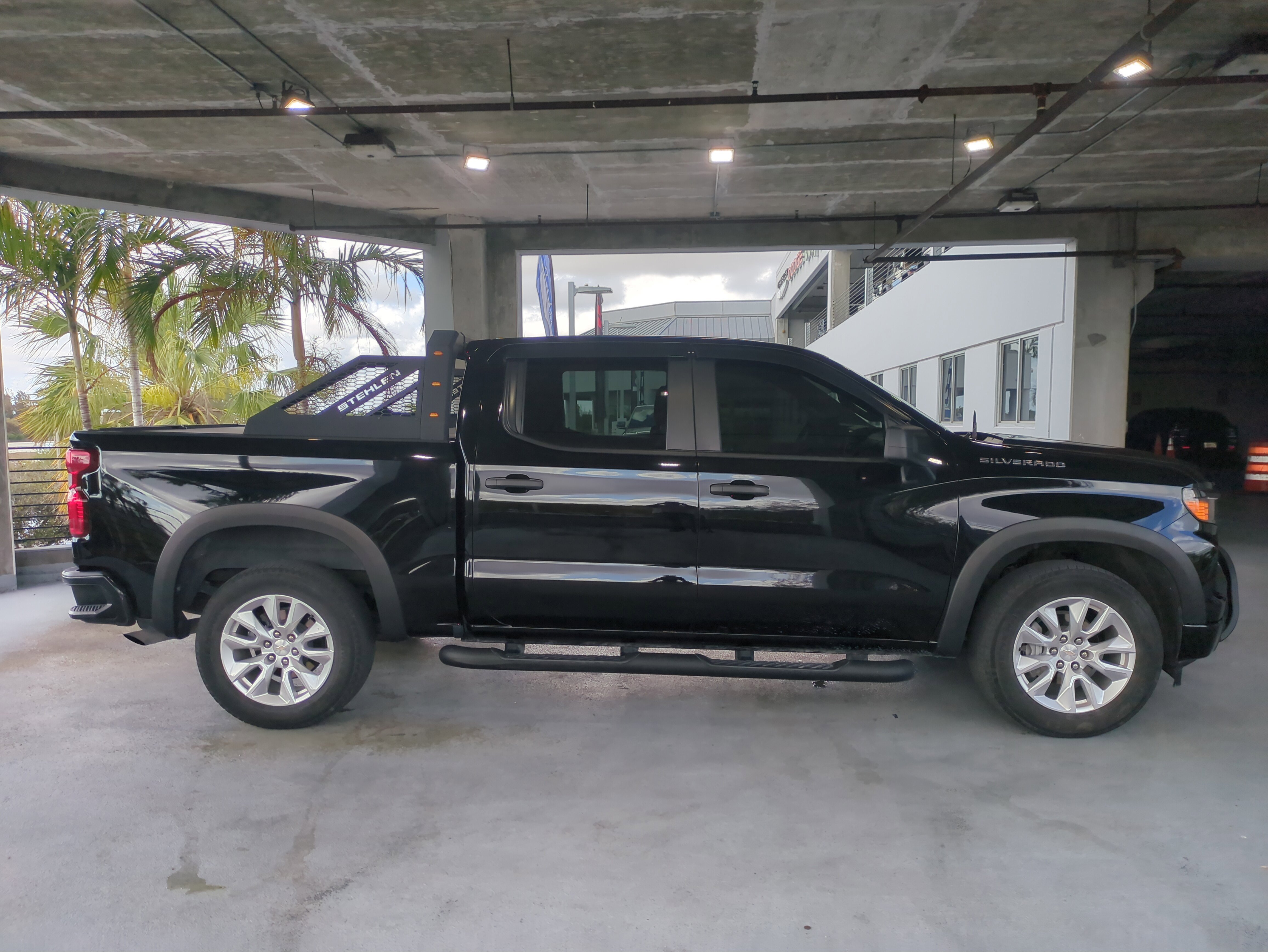 Used 2023 Chevrolet Silverado 1500 Custom image 4