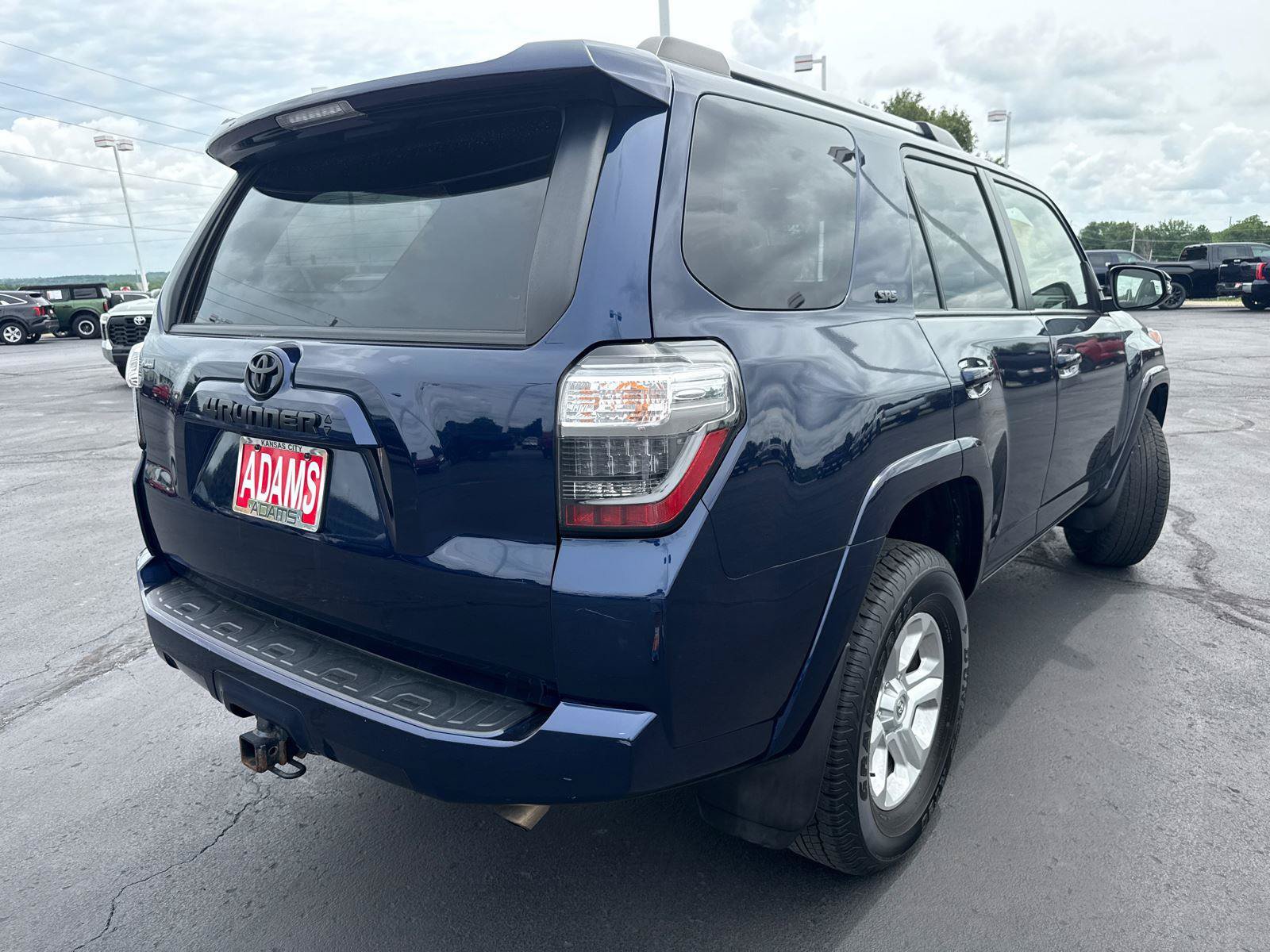 Used 2022 Toyota 4Runner SR5 Premium w/ Moonroof Package AWD/4WD image 9