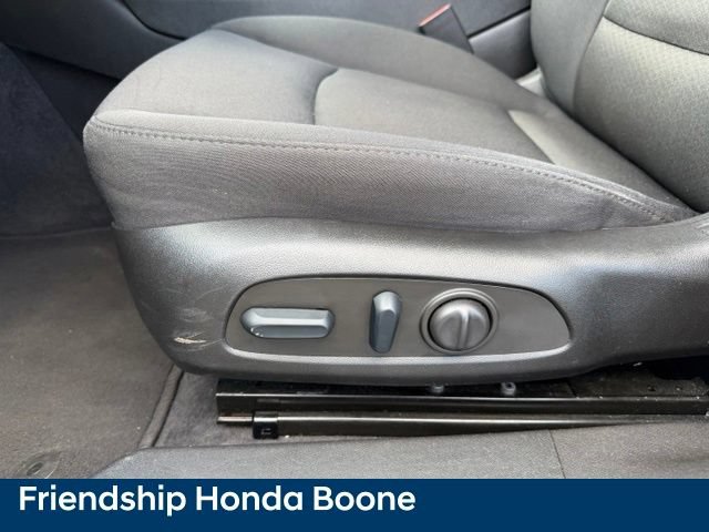 Used 2022 Chevrolet Malibu LT FWD image 16