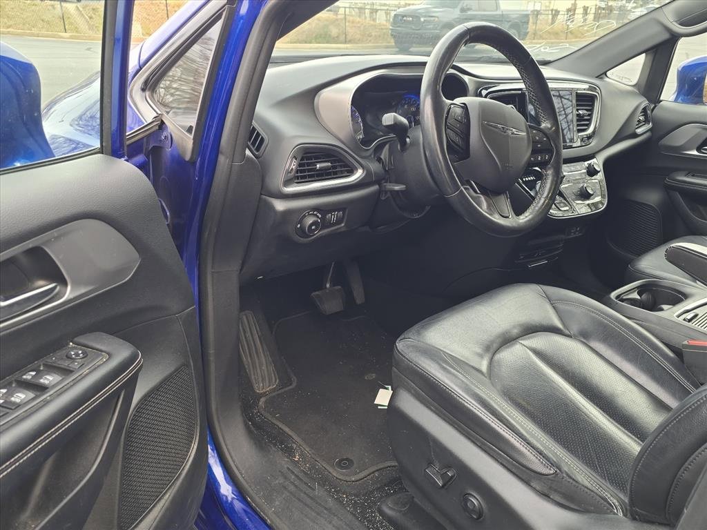 Used 2019 Chrysler Pacifica Touring-L Plus w/ Advanced Safetytec Group image 6