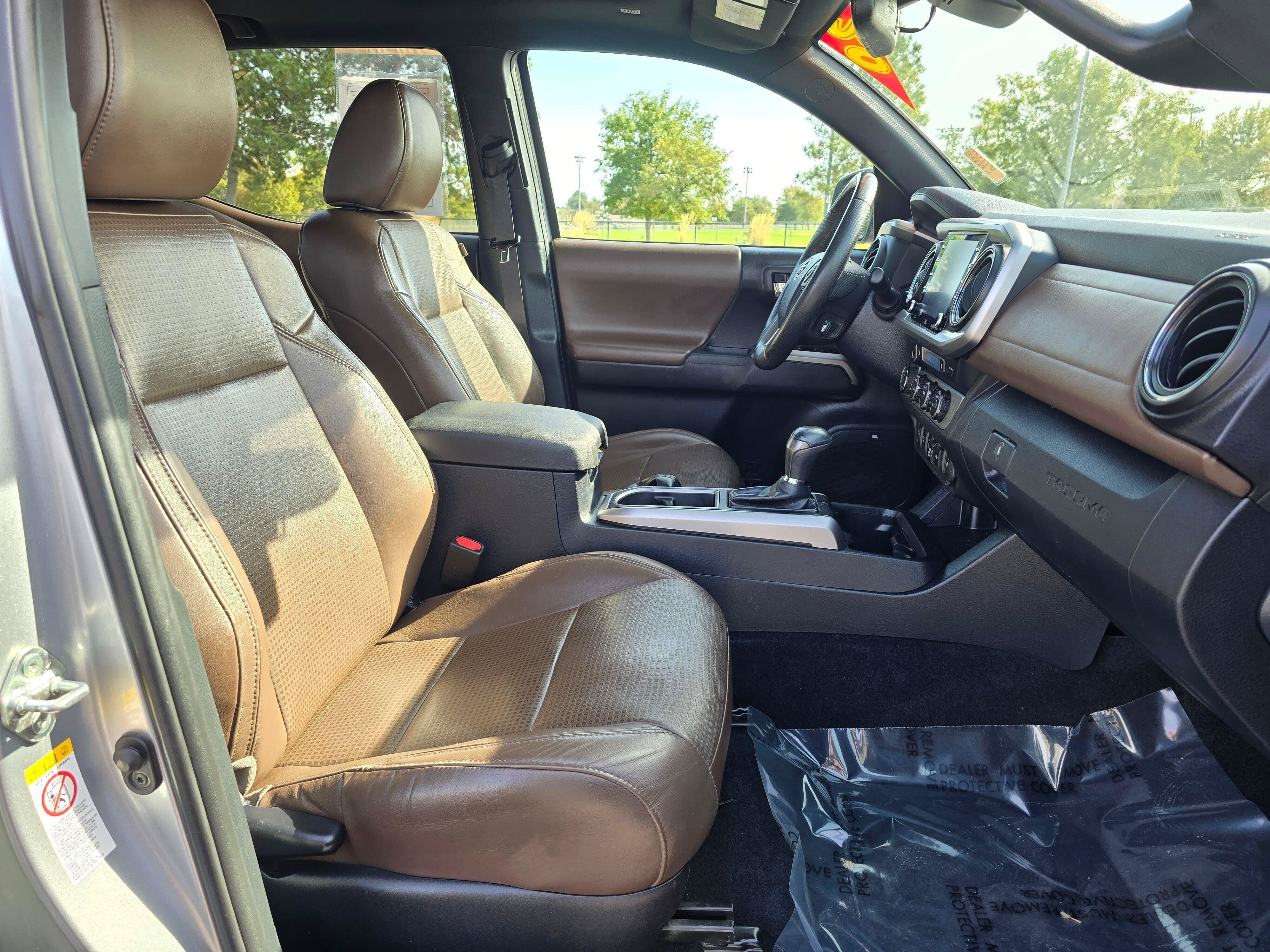 Used 2020 Toyota Tacoma Limited AWD/4WD image 11