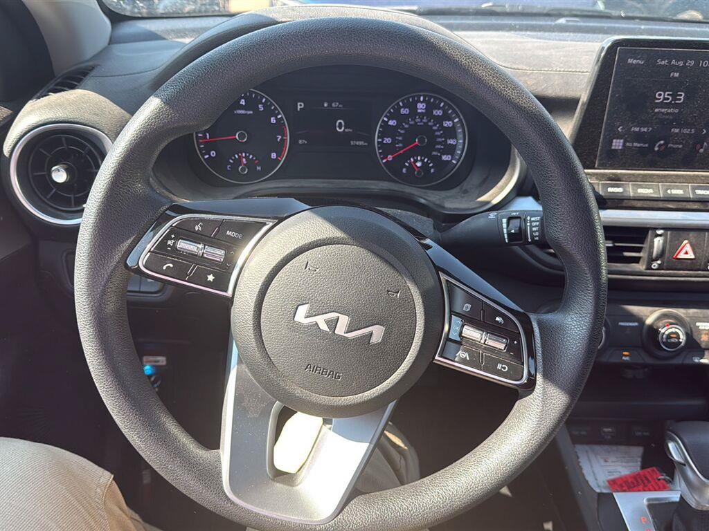 Used 2023 Kia Forte LXS w/ LXS Technology Package FWD image 4