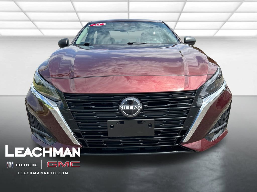 Used 2025 Nissan Altima 2.5 SV FWD image 9