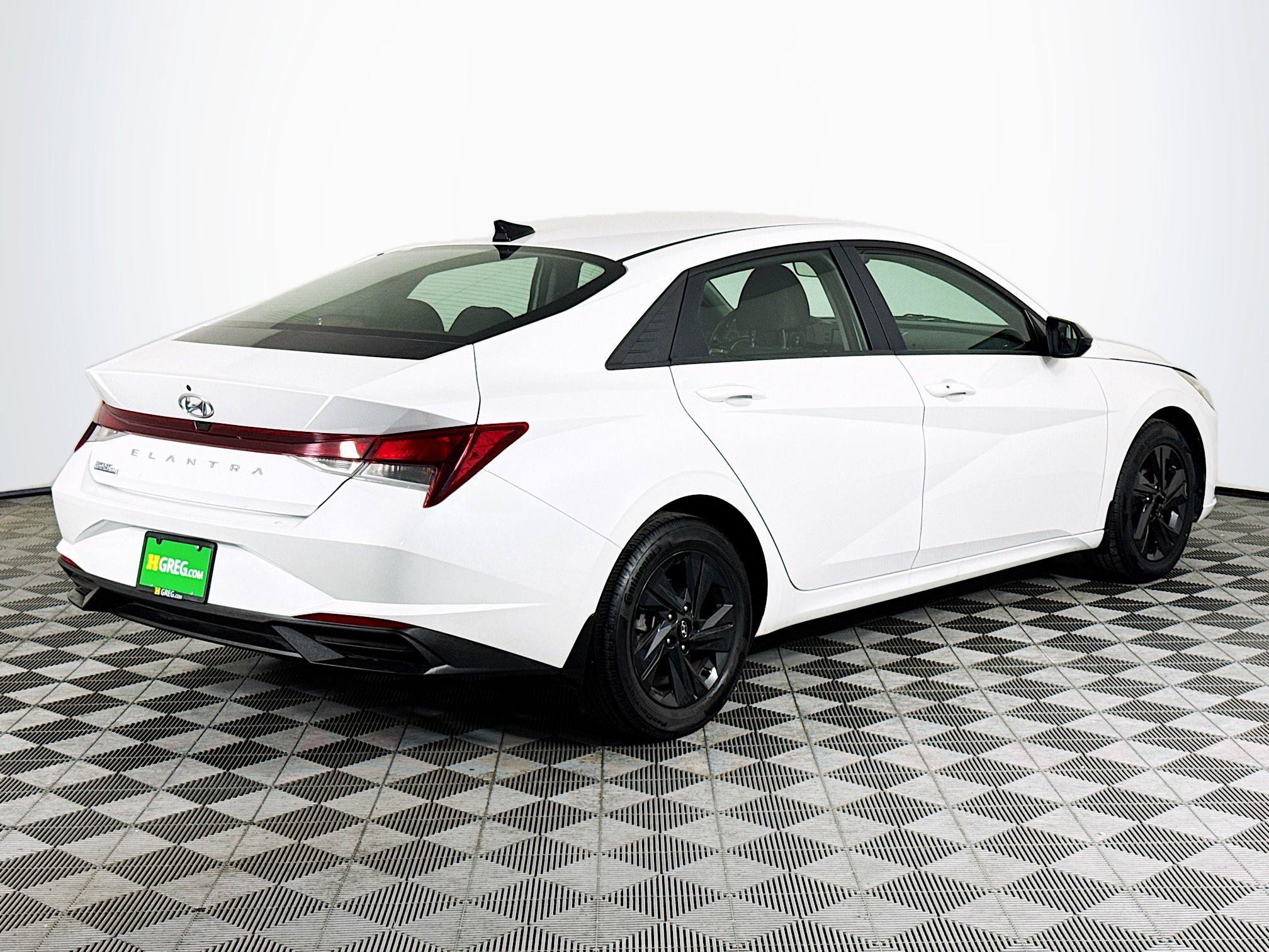 Used 2022 Hyundai Elantra SEL w/ Convenience Package FWD image 10