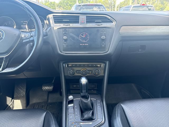 Used 2018 Volkswagen Tiguan SEL AWD/4WD image 19