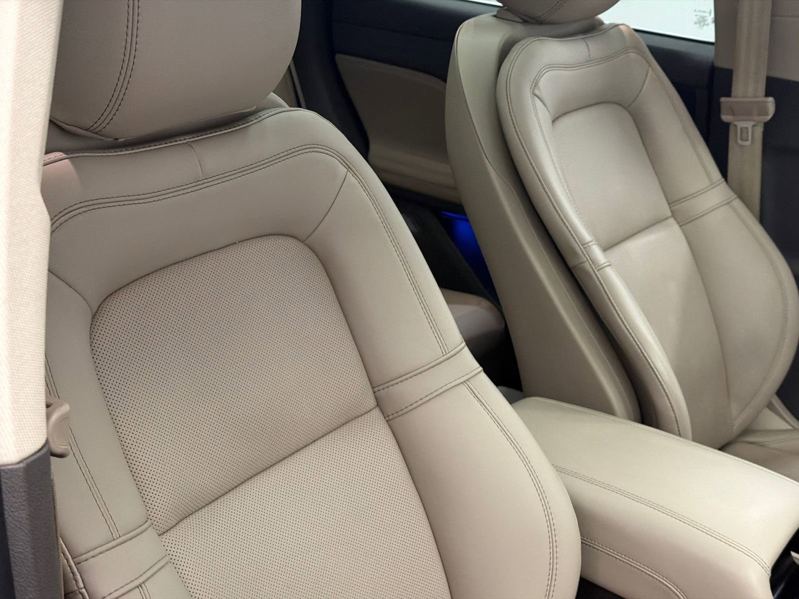 Used 2022 Lincoln Corsair AWD w/ Premium Package image 11