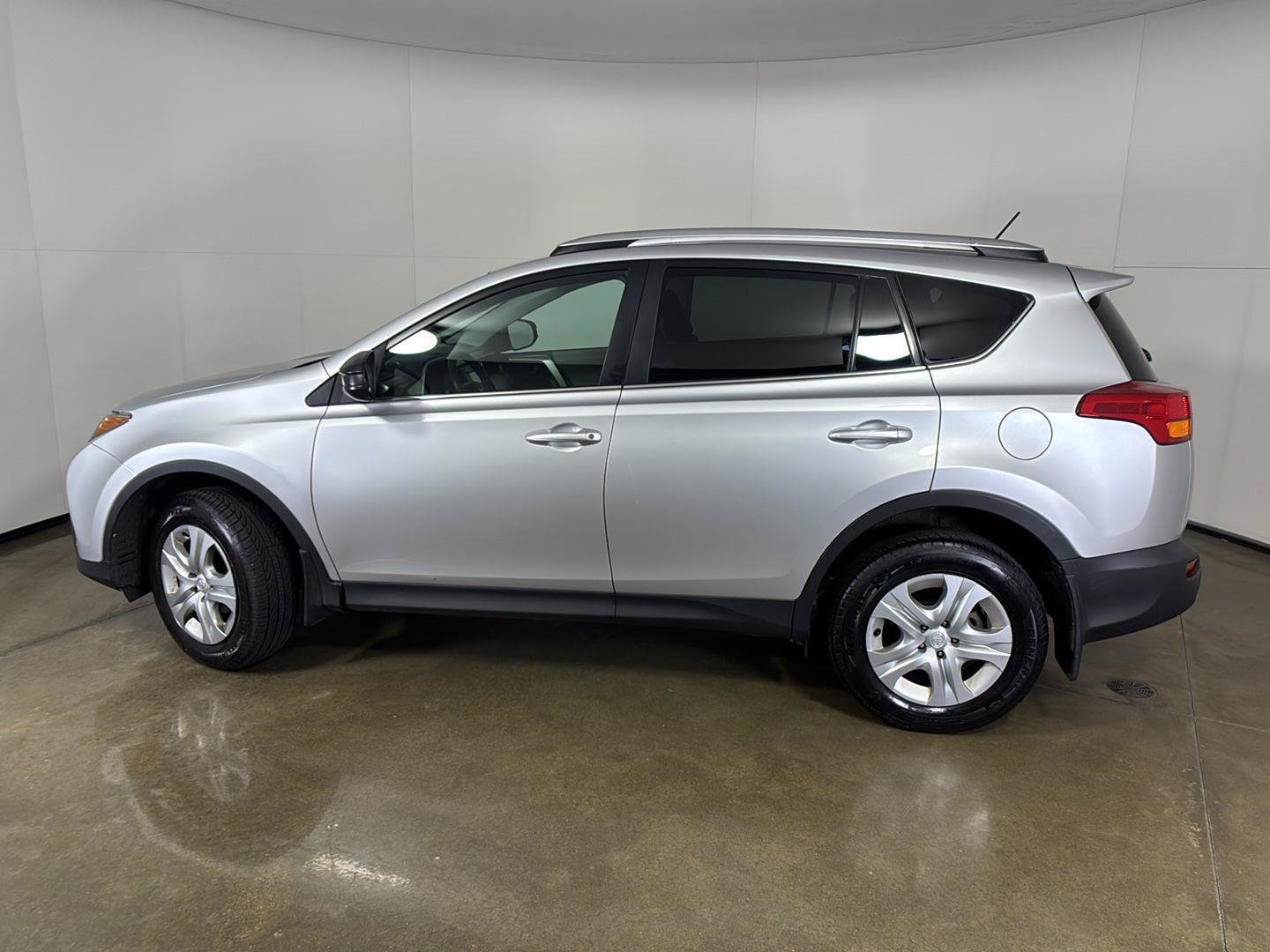 Used 2013 Toyota RAV4 LE AWD/4WD image 13