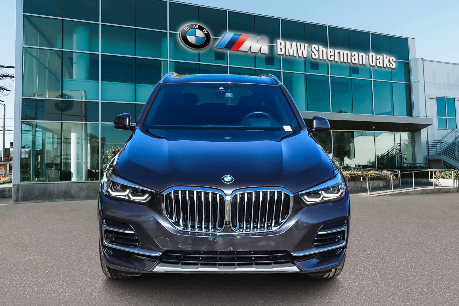 Certified 2023 BMW X5 sDrive40i w/ Premium Package image 2