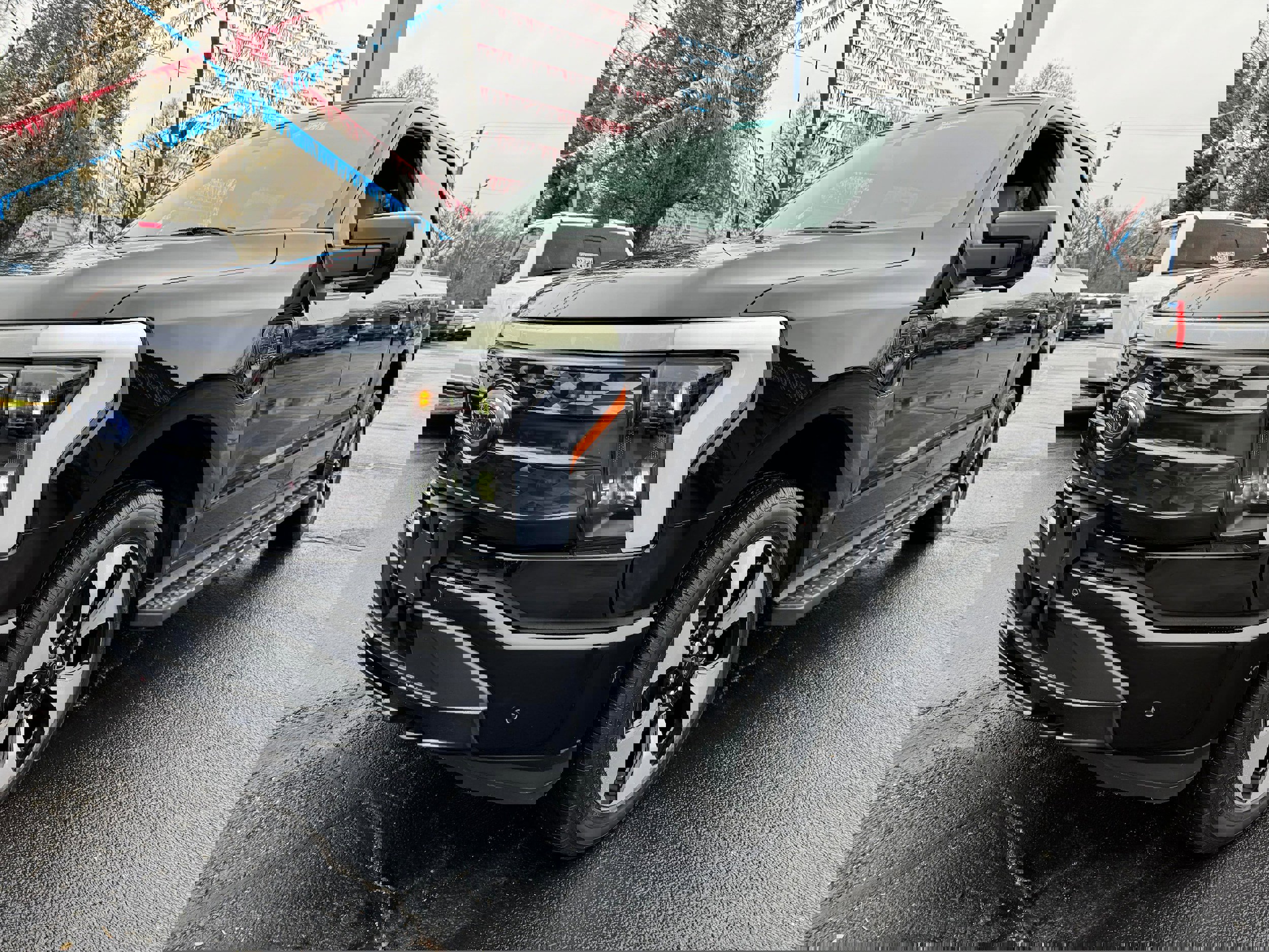 New 2023 Ford F150 Lightning Platinum image 11