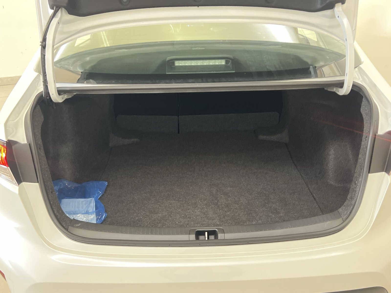 Used 2025 Toyota Corolla LE FWD image 21