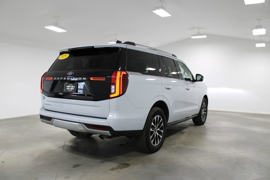 Used 2025 Ford Expedition Platinum image 9