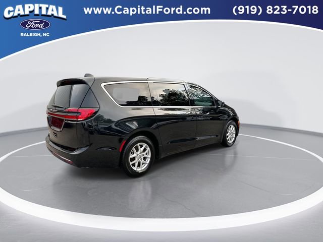 Used 2023 Chrysler Pacifica Touring-L FWD image 8
