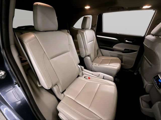 Used 2018 Toyota Highlander XLE AWD/4WD image 27
