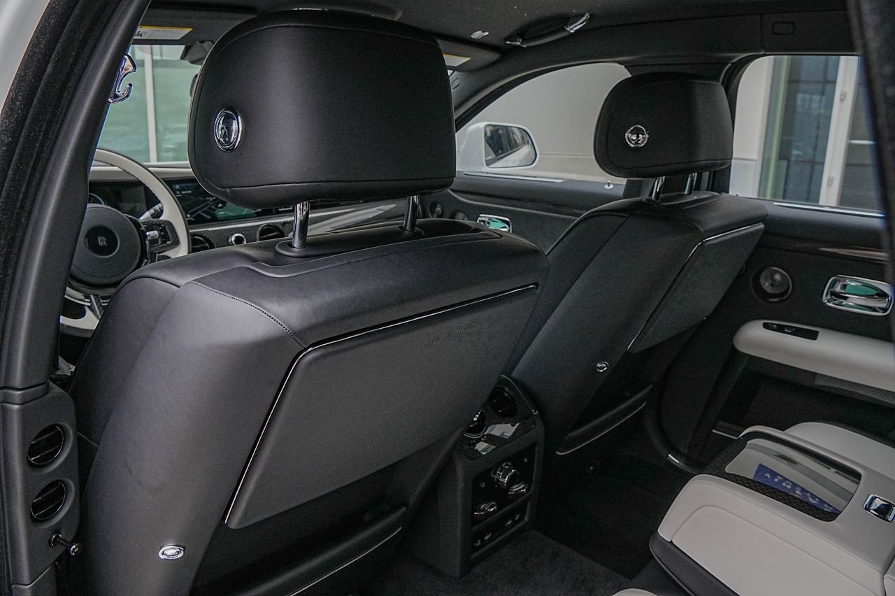 New 2025 Rolls-Royce Ghost Black Badge image 40