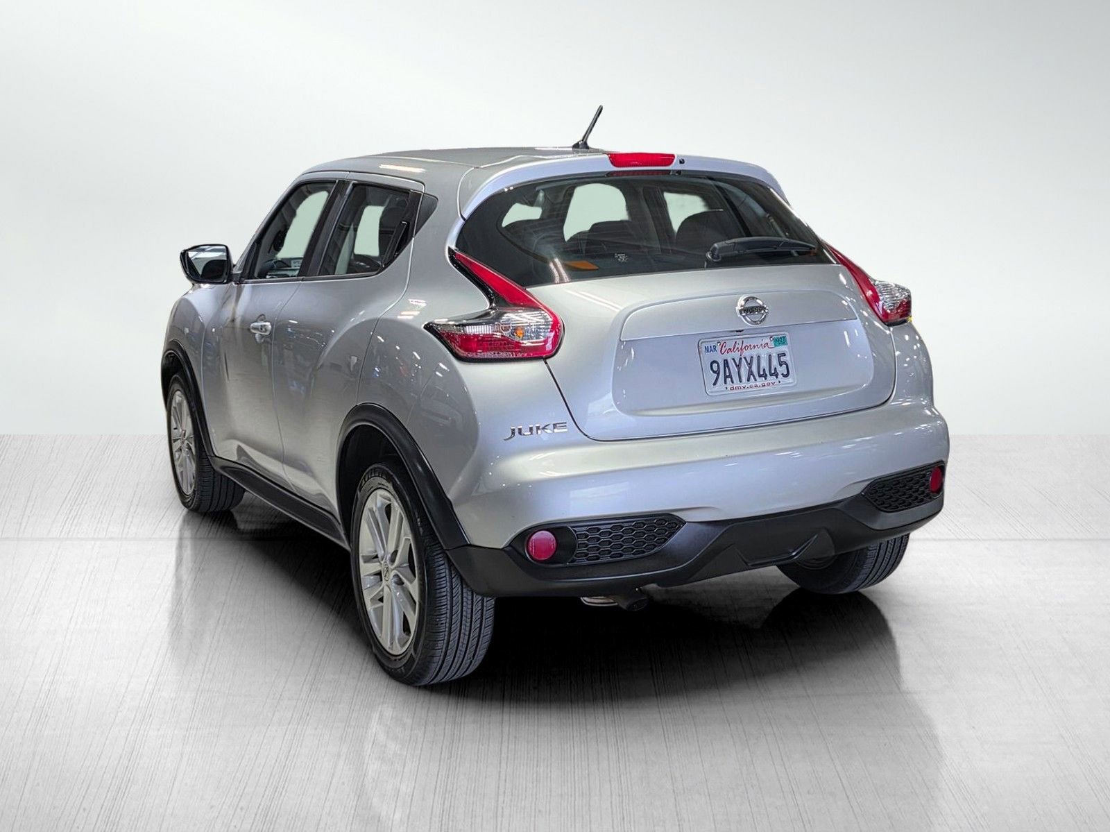 Used 2016 Nissan Juke S FWD image 5