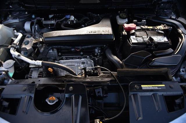 Used 2020 Nissan Rogue SV w/ Premium Package image 32