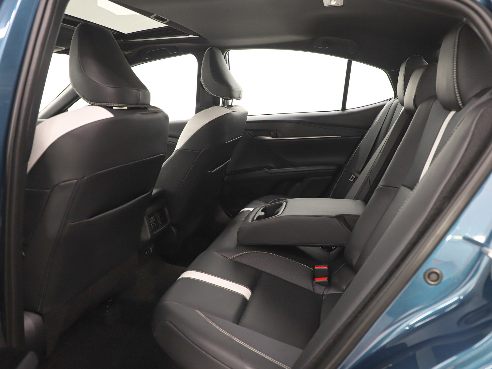 Used 2026 Toyota Camry SE w/ Multimedia Upgrade Package image 13