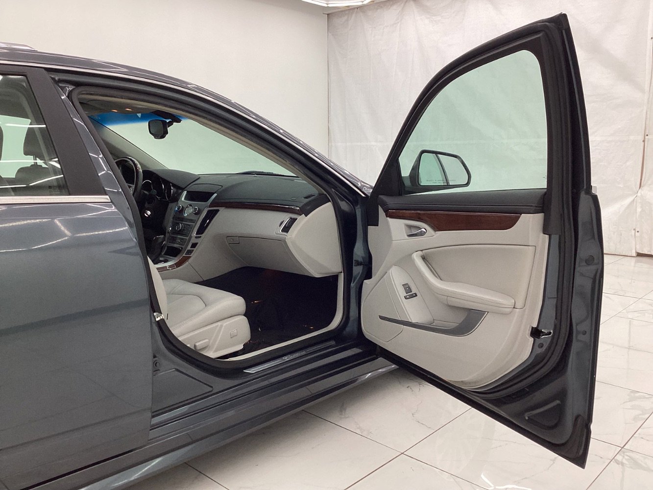 Used 2011 Cadillac CTS Premium image 17