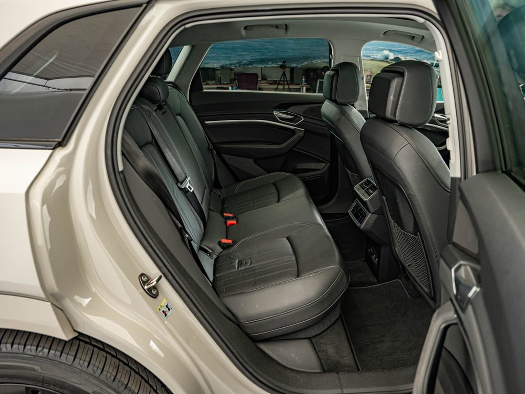 Used 2021 Audi e-tron Premium w/ Convenience Plus Package AWD/4WD image 33