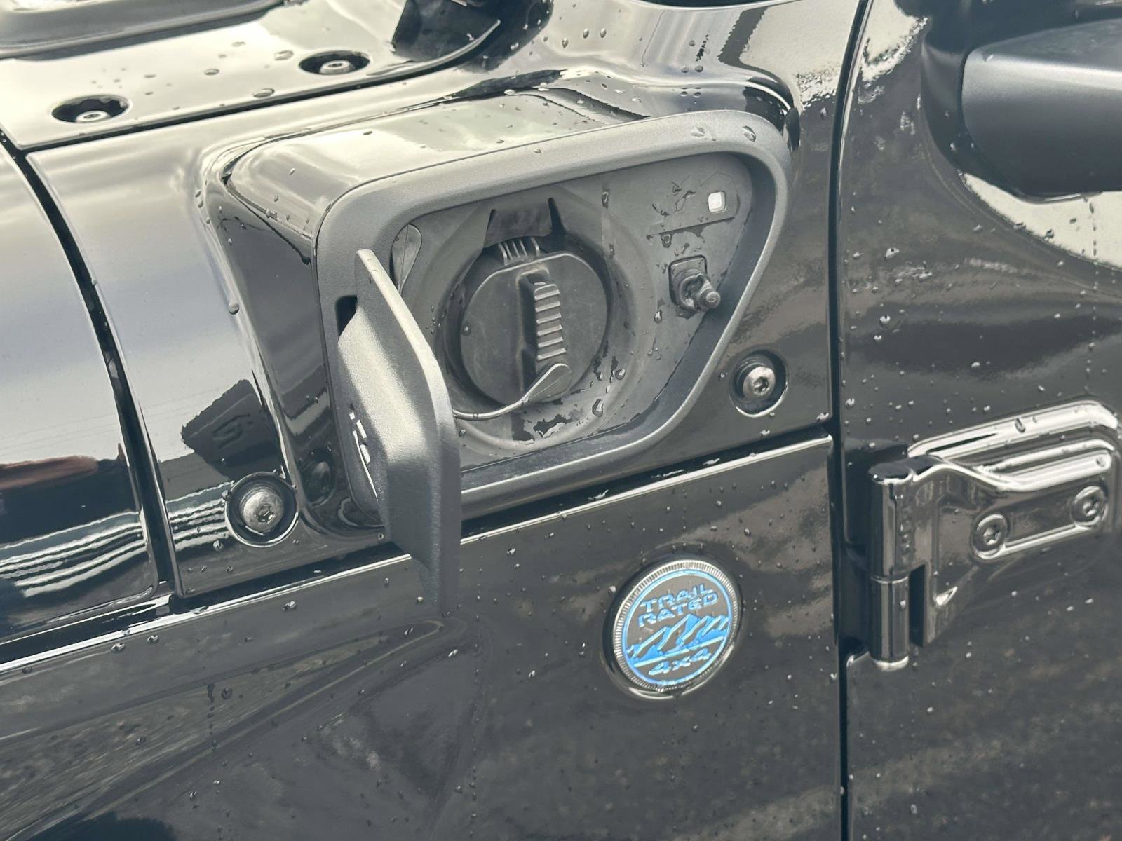 Used 2023 Jeep Wrangler Unlimited w/ Cold Weather Group image 10