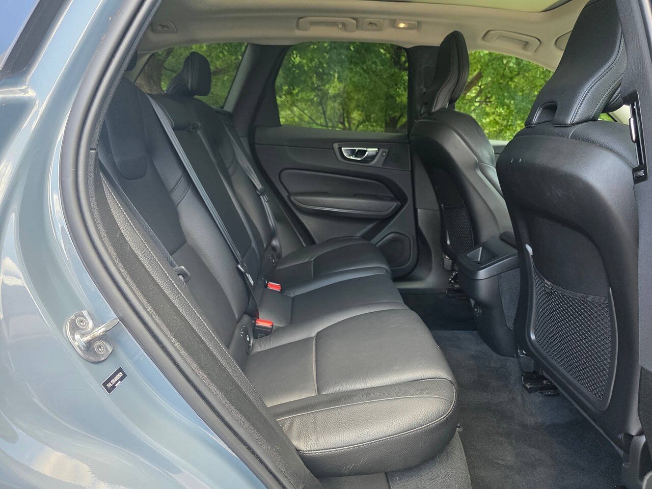 Used 2022 Volvo XC60 B5 Momentum w/ Climate Package AWD/4WD image 32