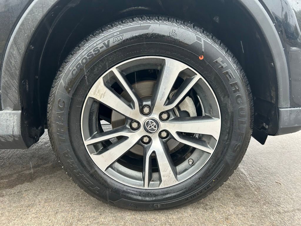 Used 2018 Toyota RAV4 XLE w/ Plus Extra Value Package FWD image 32