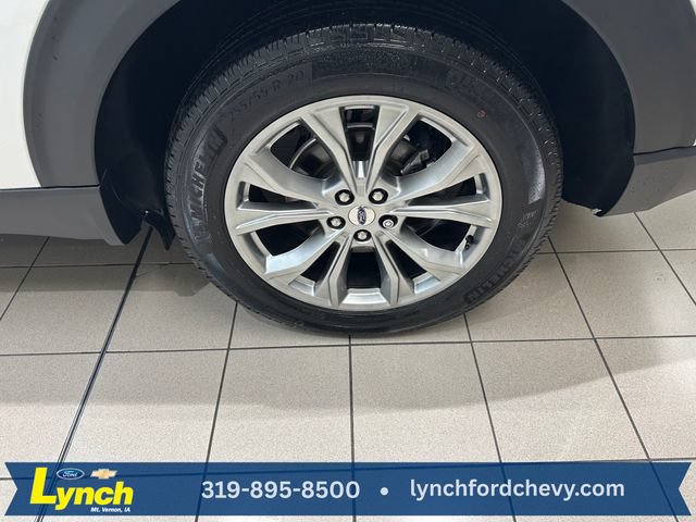 Used 2024 Ford Explorer XLT w/ Equipment Group 202A AWD/4WD image 32
