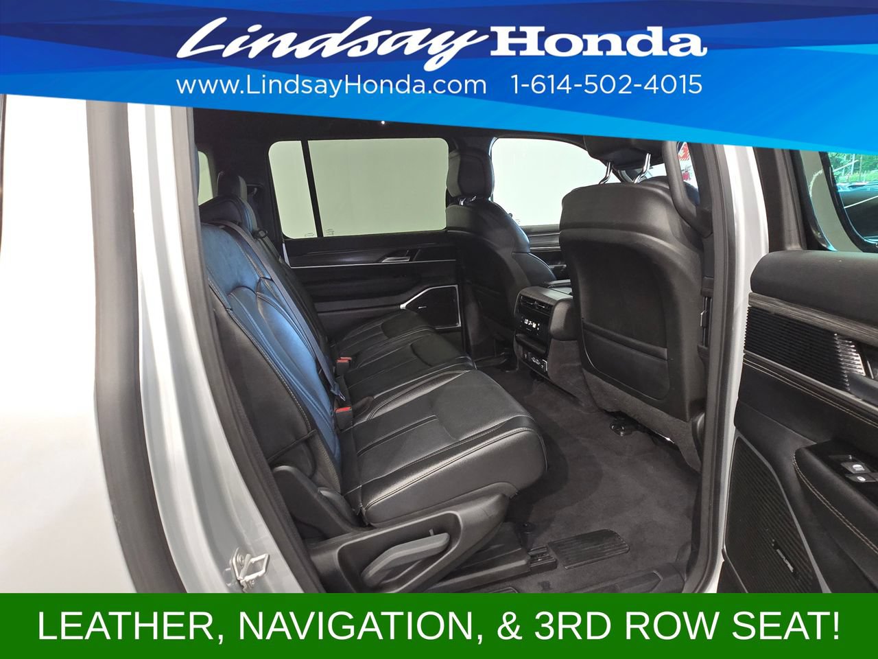Used 2024 Jeep Wagoneer L Series II w/ Flexible Seating Group AWD/4WD image 10