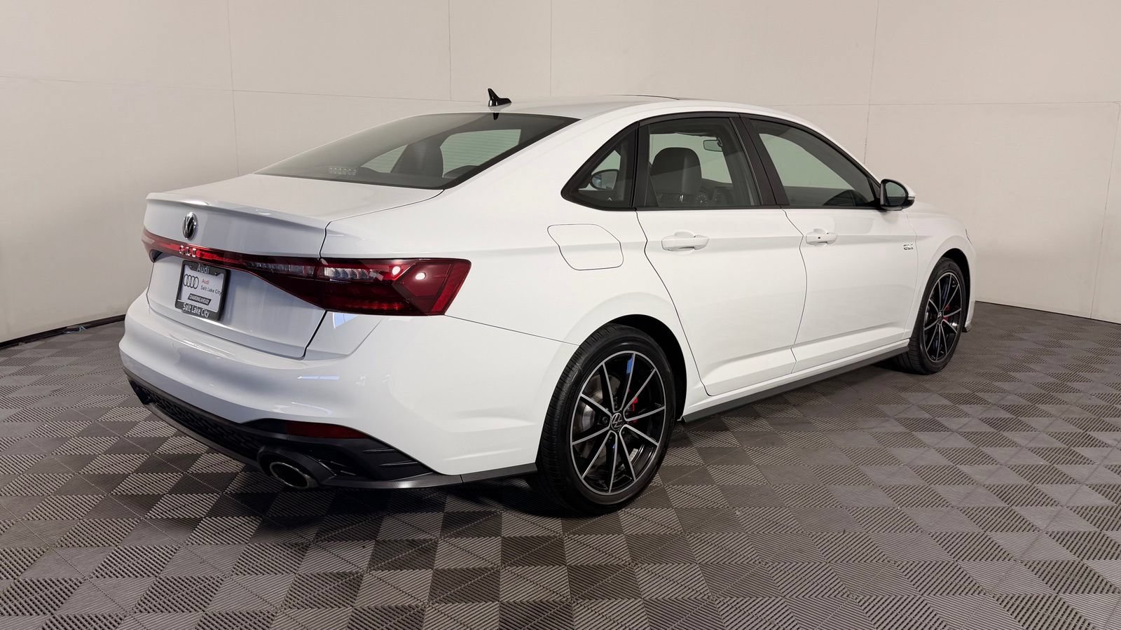 Used 2025 Volkswagen Jetta GLI Autobahn FWD image 9