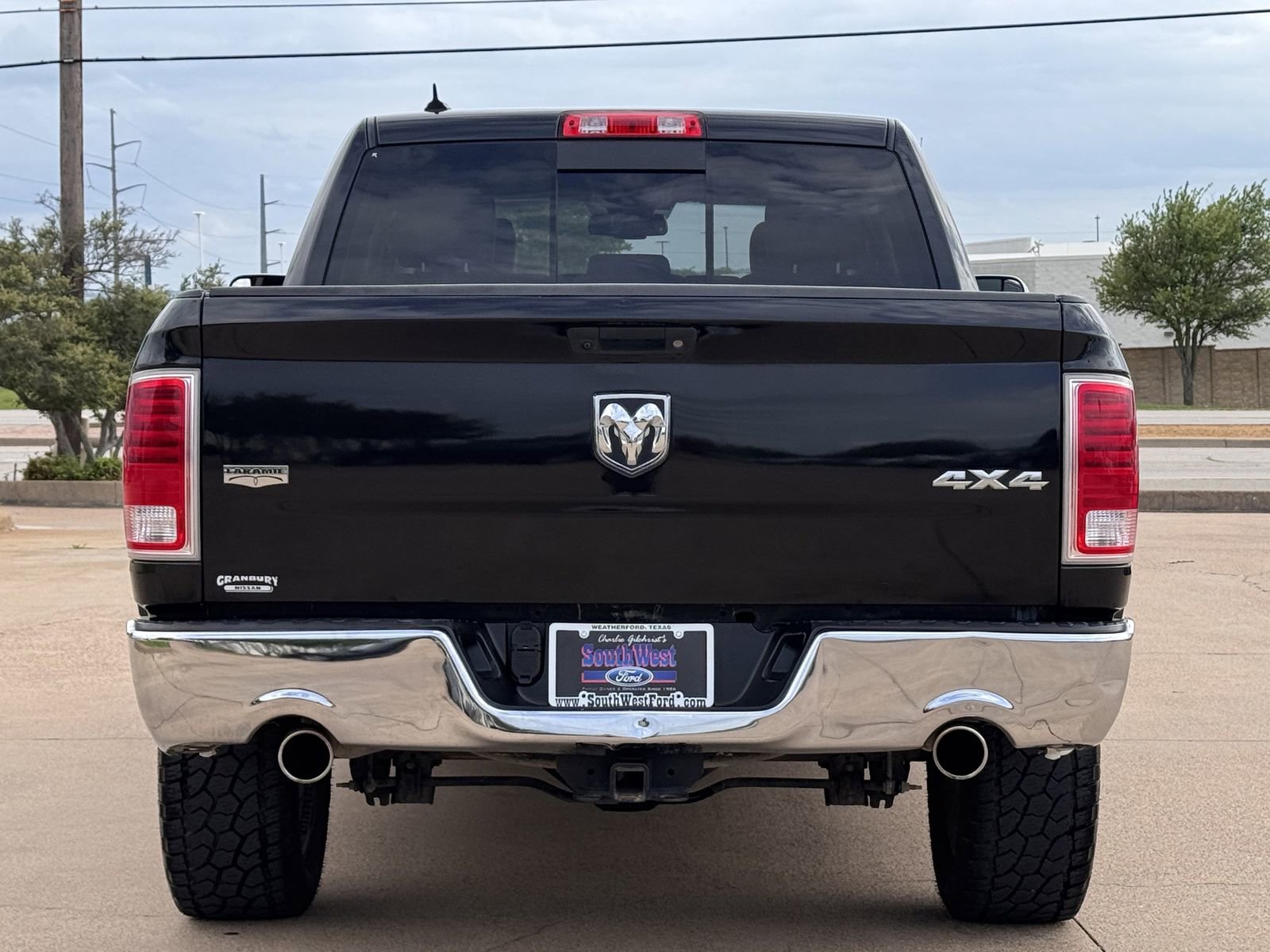 Used 2017 RAM 1500 Laramie w/ Convenience Group image 5