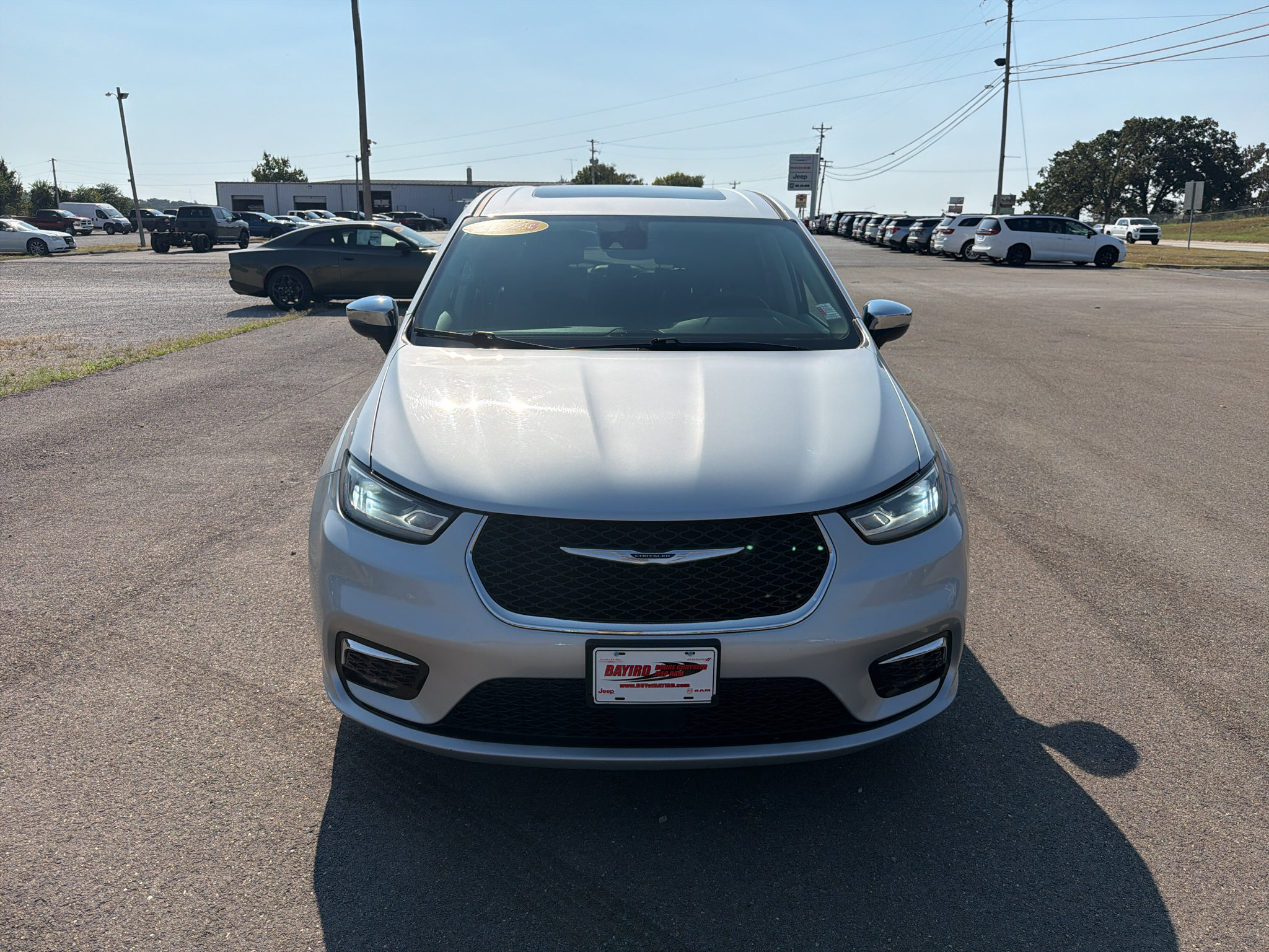 Used 2023 Chrysler Pacifica Limited FWD image 8