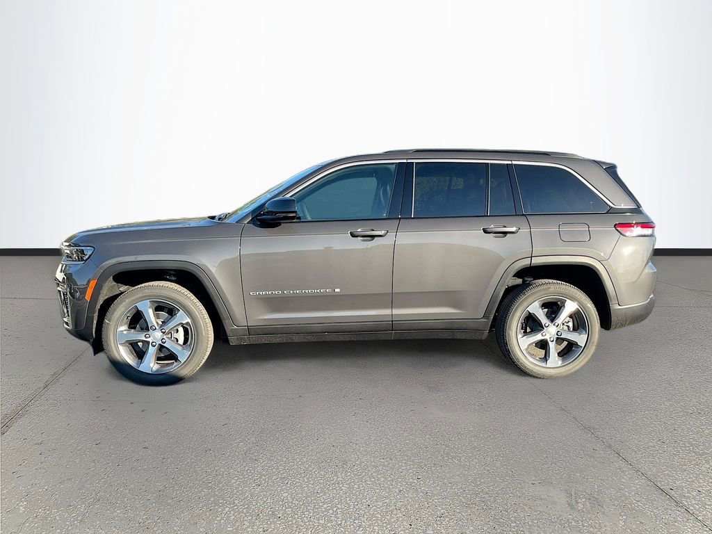 New 2026 Jeep Grand Cherokee Limited w/ Trailer Tow Package RWD image 4