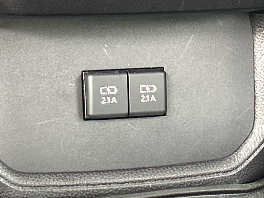 Used 2021 Toyota Highlander XLE FWD image 25