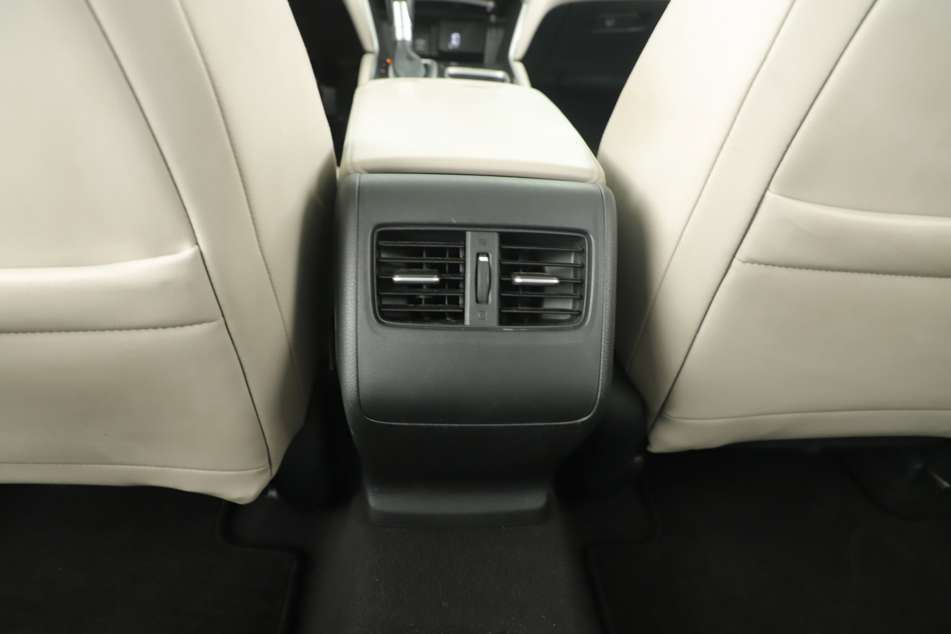 Used 2018 Honda Accord Touring image 24