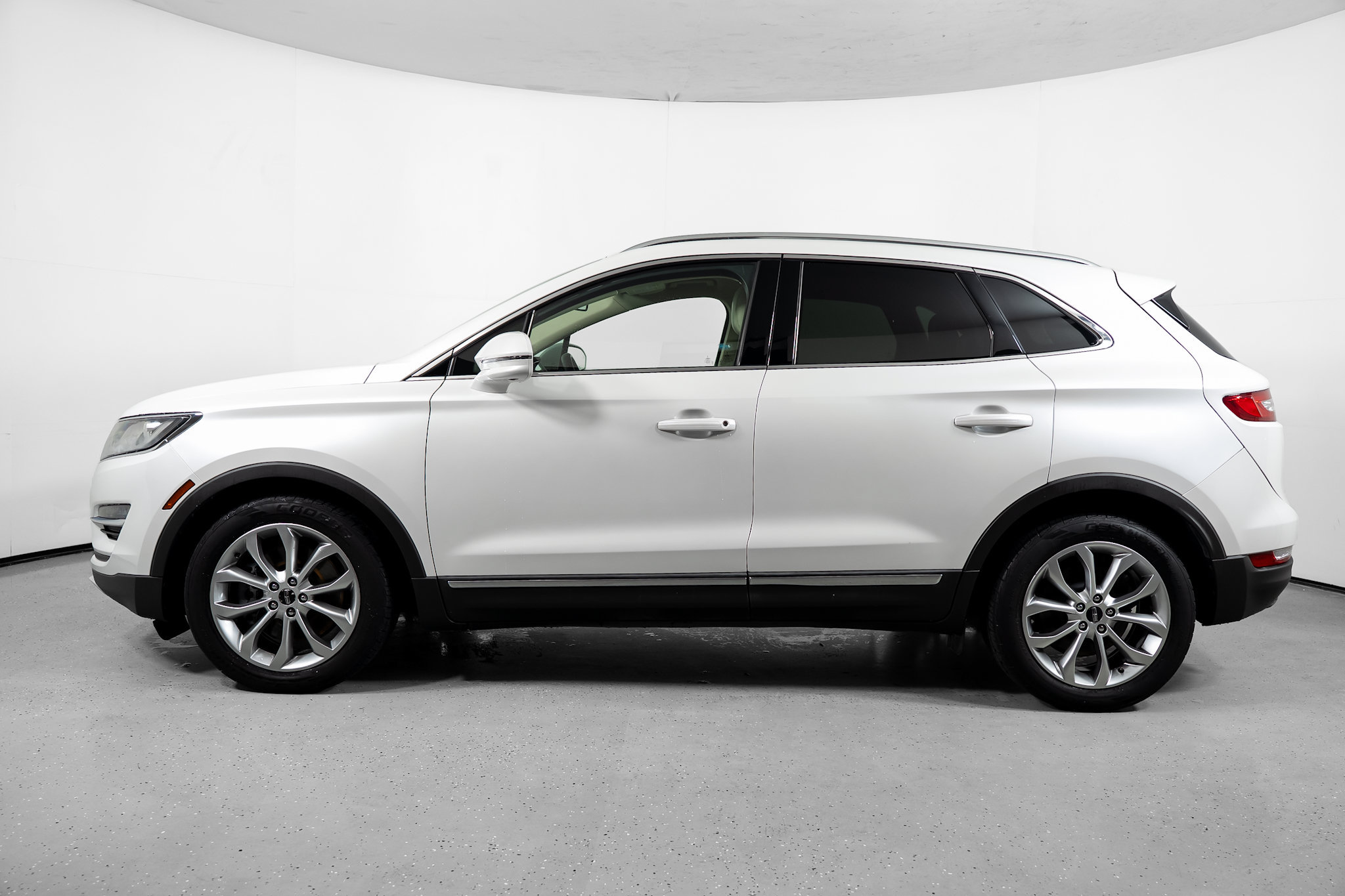 Used 2015 Lincoln MKC FWD w/ Equipment Group 101A Select image 13