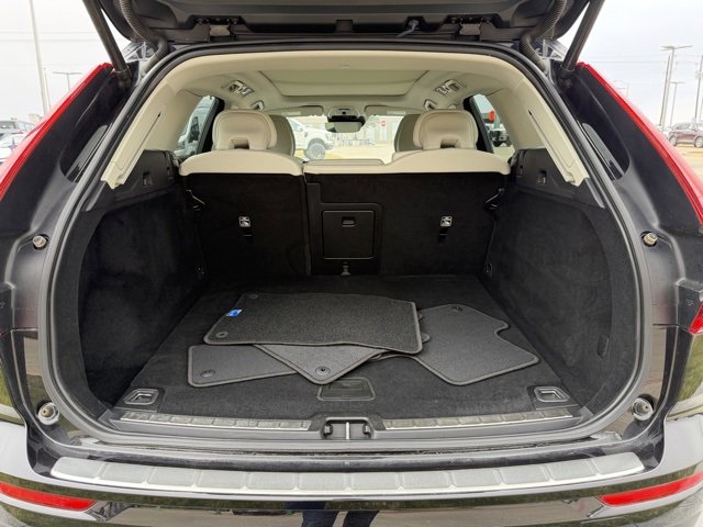 Used 2021 Volvo XC60 T5 Momentum w/ Climate Package image 7