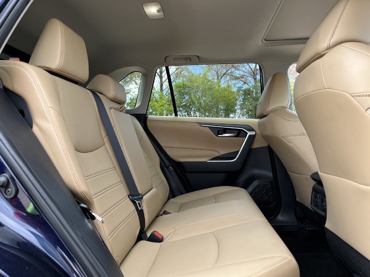 Used 2025 Toyota RAV4 XLE Premium FWD image 28
