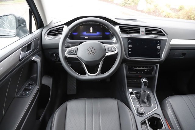 Used 2023 Volkswagen Tiguan SE image 19