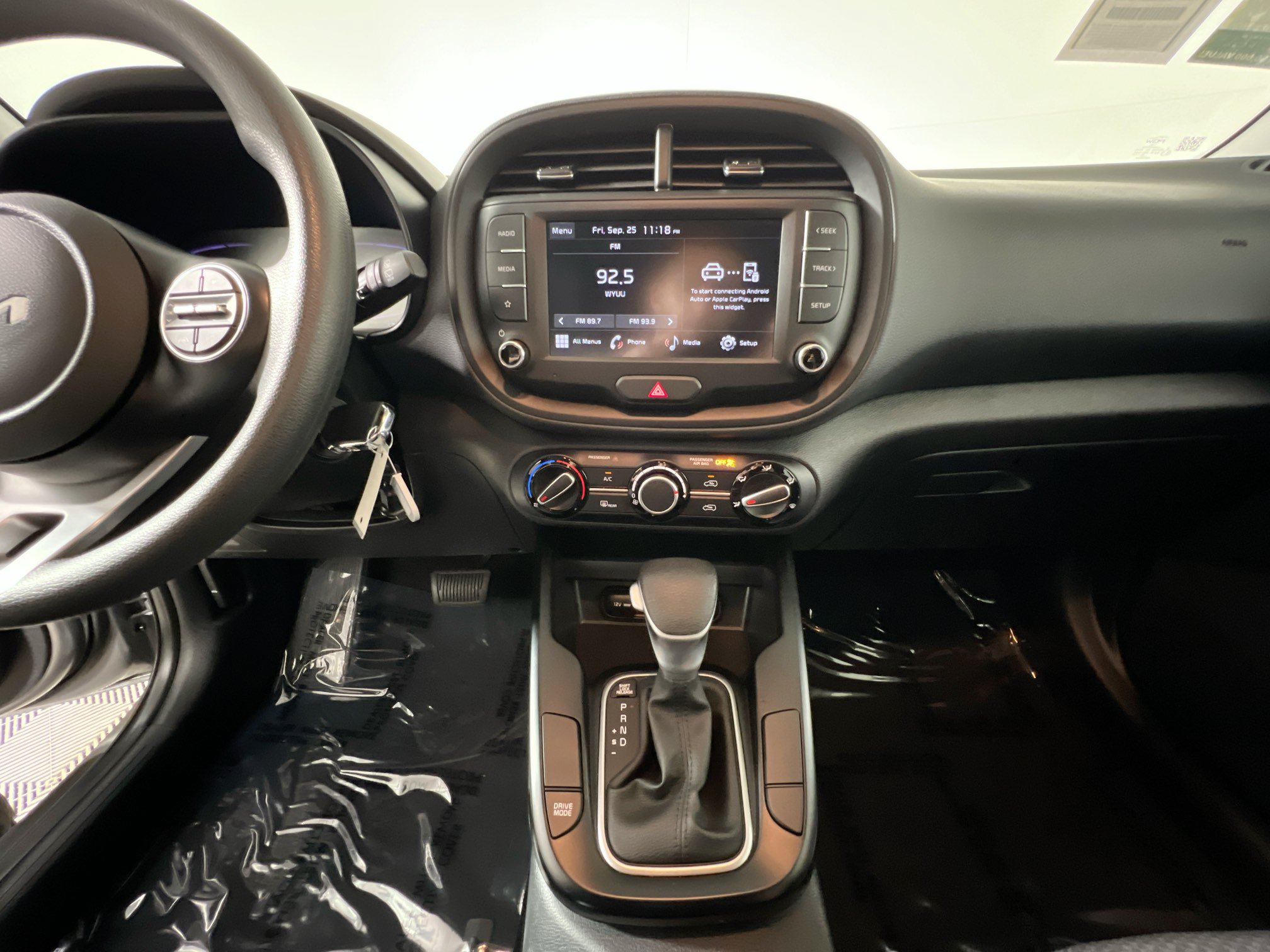 Used 2025 Kia Soul LX w/ LX Technology Package FWD image 25
