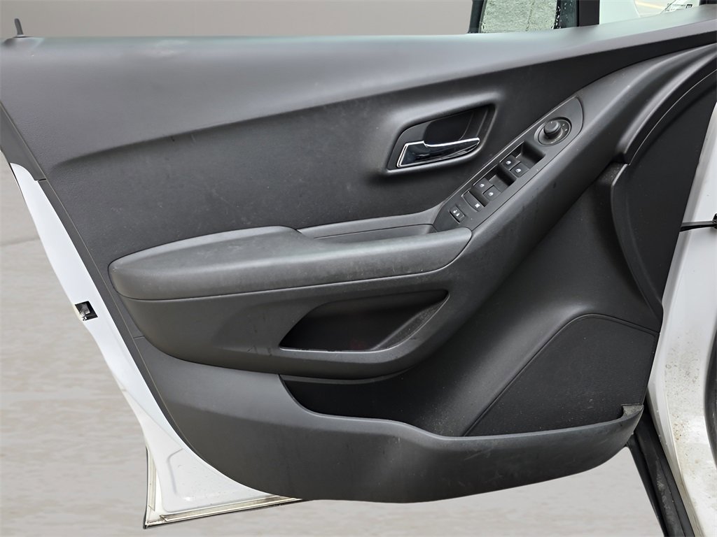 Used 2020 Chevrolet Trax LS image 15