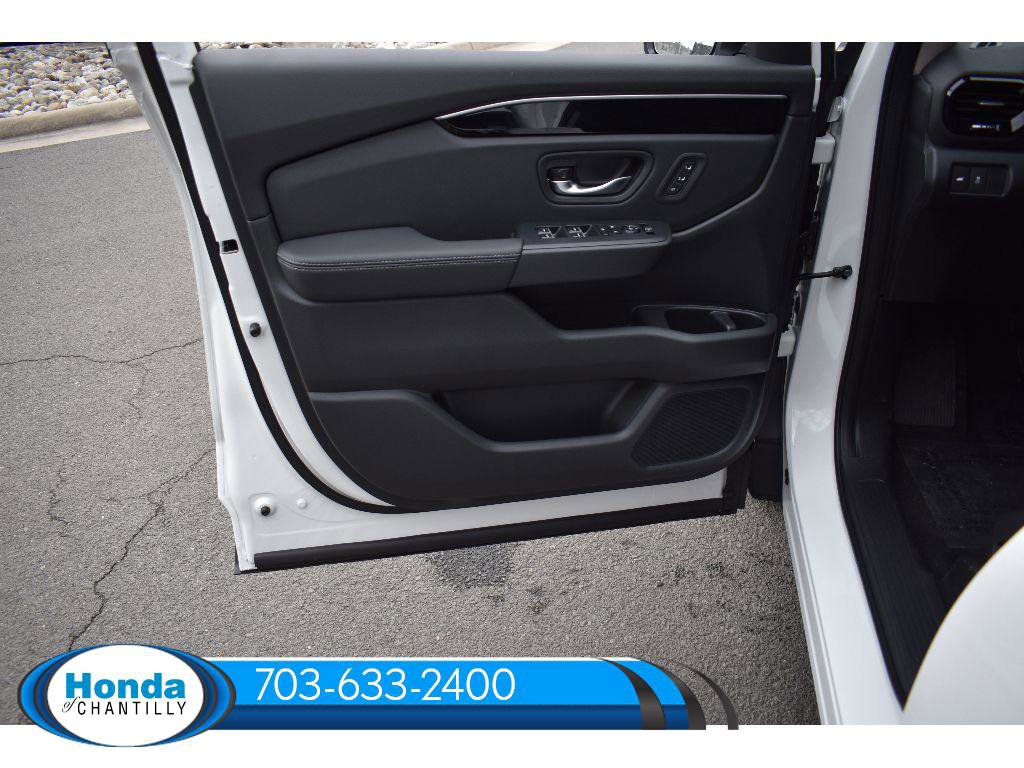 New 2025 Honda Pilot Touring image 25